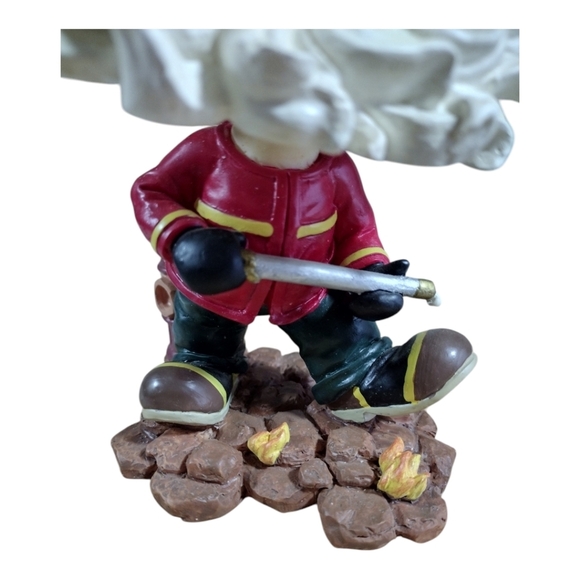 Christmas Around The World In The Heat Of The Holidays Fireman Santa Bobble Head - Picture 4 of 12